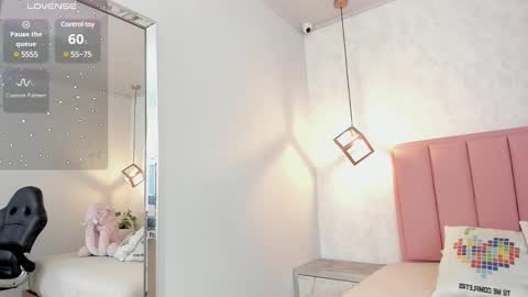  S U N N Y online show from February 19, 7:38 pm