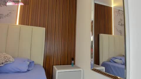  S U N N Y online show from November 21, 2:49 pm