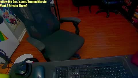 Snapshot of sunnymarcie chatting on March 4, 11:32 pm Sunny Marcie online show from March 4, 11:32 pm