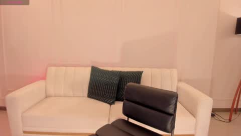 Snapshot of sunnyrivers_ chatting on January 4, 7:55 pm Sunny Rivers online show from January 4, 7:55 pm