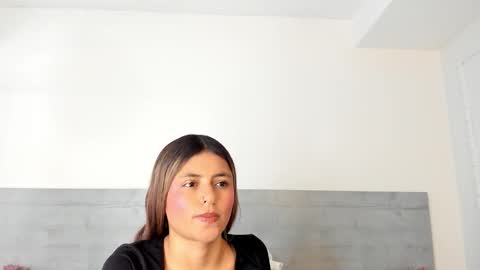 sunnywhitee online show from March 17, 7:06 pm