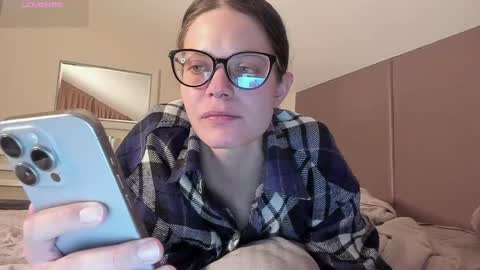 Snapshot of sunsay_effie chatting on April 12, 4:34 pm Effie Beautiful girl and Sunsay lucky boy online show from April 12, 4:34 pm