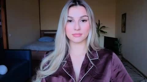Snapshot of sunsetwithava chatting on March 20, 12:10 pm sunsetwithava online show from March 20, 12:10 pm