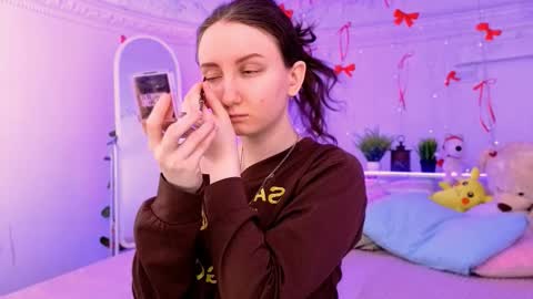 Snapshot of sunshine_blaze chatting on February 18, 1:29 pm Alice online show from February 18, 1:29 pm