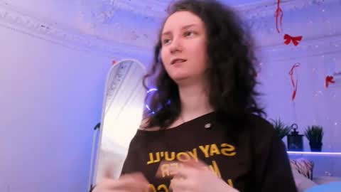 Snapshot of sunshine_blaze chatting on March 3, 1:28 pm Alice online show from March 3, 1:28 pm