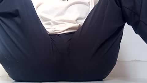 Snapshot of sunshine_days chatting on December 2, 7:38 pm Annie online show from December 2, 7:38 pm