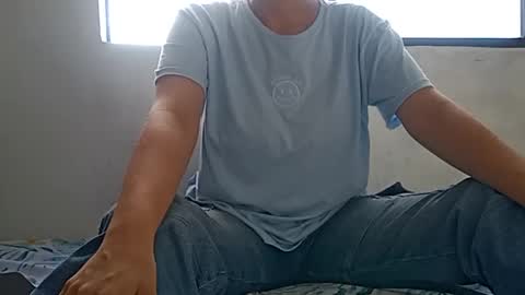 Snapshot of sunshine_days chatting on December 6, 9:13 pm Annie online show from December 6, 9:13 pm