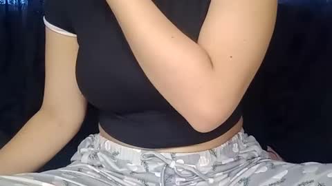 Snapshot of sunshine_days chatting on January 2, 8:57 pm Annie online show from January 2, 8:57 pm