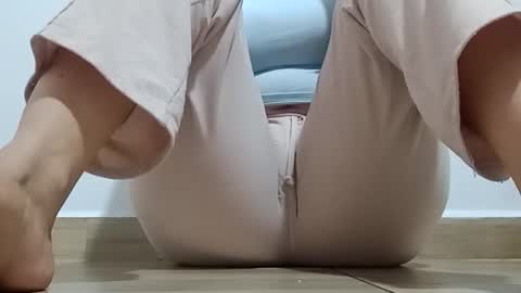 Snapshot of sunshine_days chatting on February 2, 4:22 am Annie online show from February 2, 4:22 am