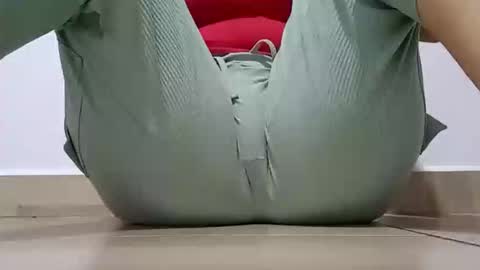 Snapshot of sunshine_days chatting on February 9, 8:02 pm Annie online show from February 9, 8:02 pm