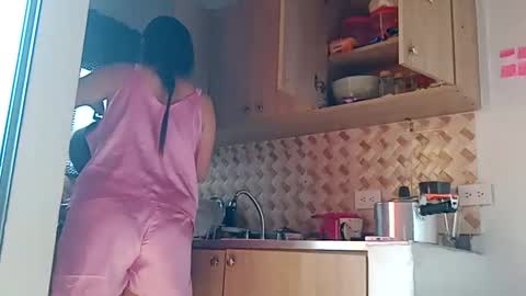 Snapshot of sunshine_days chatting on February 10, 4:11 pm Annie online show from February 10, 4:11 pm