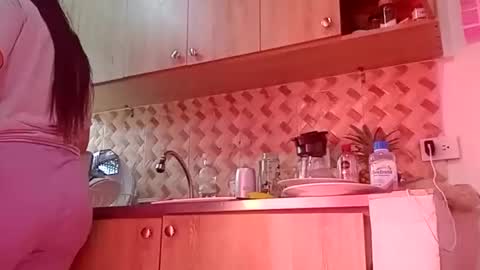 Snapshot of sunshine_days chatting on February 19, 5:31 pm Annie online show from February 19, 5:31 pm