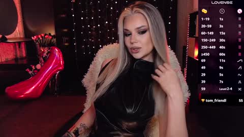 Snapshot of sunshine_vibes chatting on December 2, 1:14 am Mistress Molly online show from December 2, 1:14 am