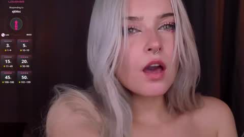 Snapshot of sunshinegirlx chatting on September 28, 6:19 am Alice online show from September 28, 6:19 am