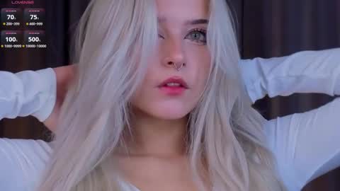 Snapshot of sunshinegirlx chatting on October 4, 3:48 am Alice online show from October 4, 3:48 am