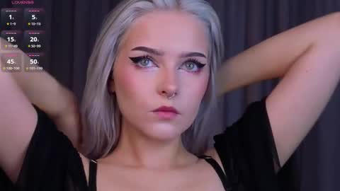 Snapshot of sunshinegirlx chatting on October 6, 6:11 am Alice online show from October 6, 6:11 am