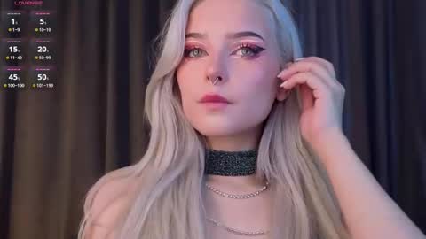 Snapshot of sunshinegirlx chatting on October 15, 4:34 am Alice online show from October 15, 4:34 am