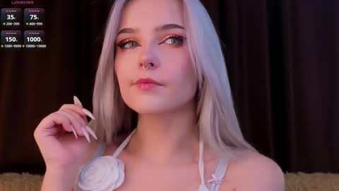 Snapshot of sunshinegirlx chatting on October 19, 6:25 am Alice online show from October 19, 6:25 am