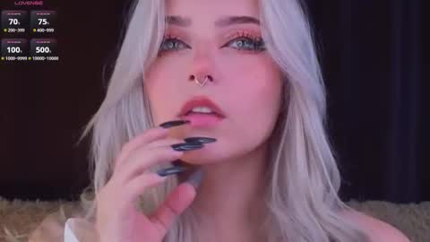 Snapshot of sunshinegirlx chatting on November 23, 4:12 am Alice online show from November 23, 4:12 am