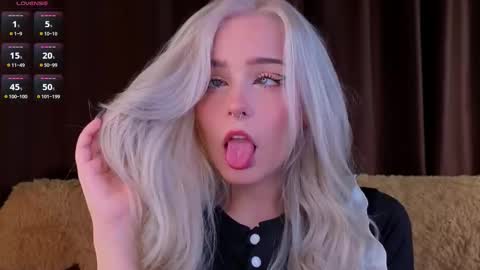 Snapshot of sunshinegirlx chatting on November 25, 4:12 am Alice online show from November 25, 4:12 am