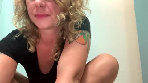 Snapshot of sunshinestarvedcactus chatting on October 1, 4:18 am Sunshine online show from October 1, 4:18 am