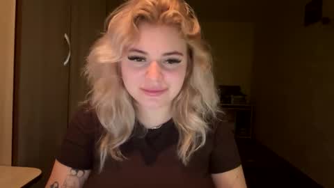 sunshinyflash online show from November 20, 2:50 pm