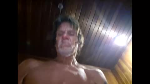 Snapshot of suntroll chatting on January 17, 8:34 am Suntroll online show from January 17, 8:34 am