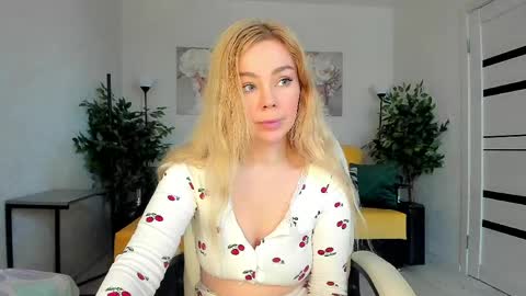 Jenn online show from April 13, 2:50 am