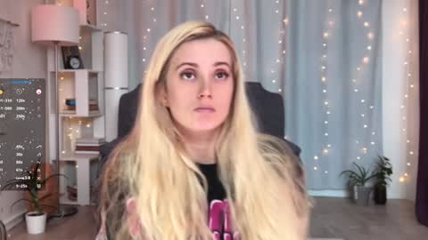 Snapshot of super_peach_stream chatting on January 19, 1:44 pm ANNApvt open full info in bio online show from January 19, 1:44 pm