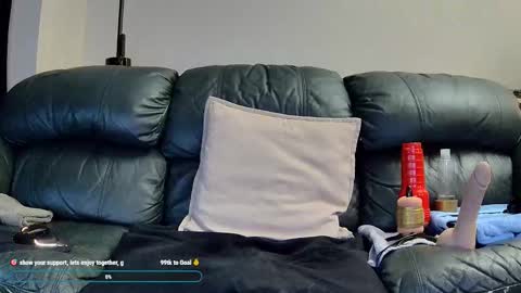 Snapshot of superduty5speed chatting on February 18, 4:52 am Thomas online show from February 18, 4:52 am