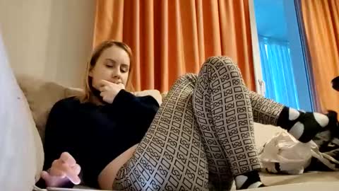 Snapshot of supereasyx chatting on January 18, 12:04 pm Annie online show from January 18, 12:04 pm