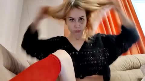 Snapshot of supereasyx chatting on February 1, 7:57 am Annie online show from February 1, 7:57 am