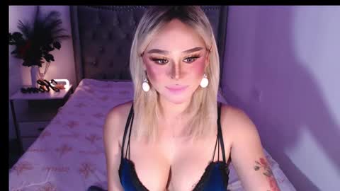 Snapshot of superh0tangelxx chatting on February 4, 1:02 am CARMINA online show from February 4, 1:02 am