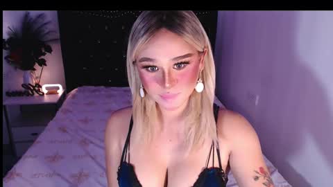 Snapshot of superh0tangelxx chatting on February 13, 1:40 am CARMINA online show from February 13, 1:40 am