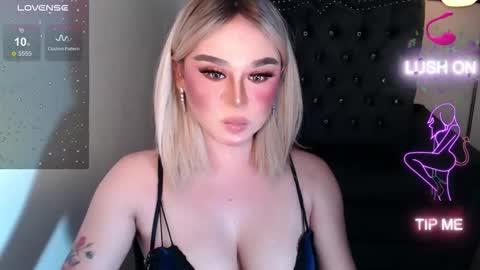 Snapshot of superh0tangelxx chatting on September 18, 1:51 am CARMINA online show from September 18, 1:51 am