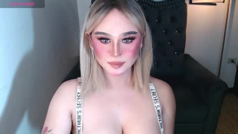 Snapshot of superh0tangelxx chatting on November 8, 12:00 am CARMINA online show from November 8, 12:00 am