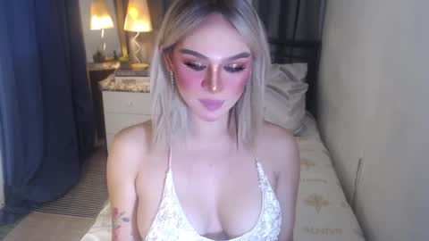 Snapshot of superh0tangelxx chatting on February 8, 2:26 am CARMINA online show from February 8, 2:26 am