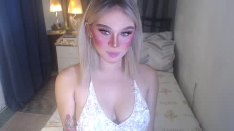 Snapshot of superh0tangelxx chatting on February 9, 12:36 am CARMINA online show from February 9, 12:36 am