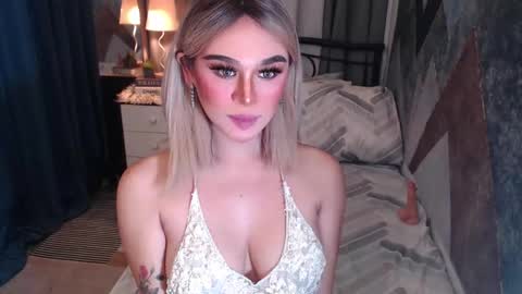 Snapshot of superh0tangelxx chatting on February 21, 1:39 am CARMINA online show from February 21, 1:39 am