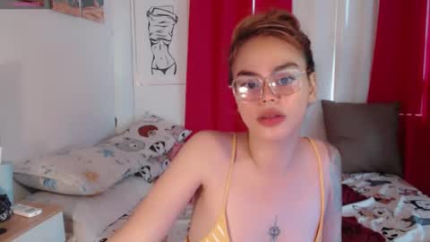 Snapshot of superhotvaleria chatting on October 7, 12:41 am Im val online show from October 7, 12:41 am