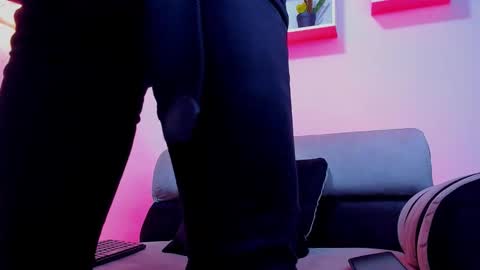 supreme_alpha_ online show from November 28, 7:49 pm