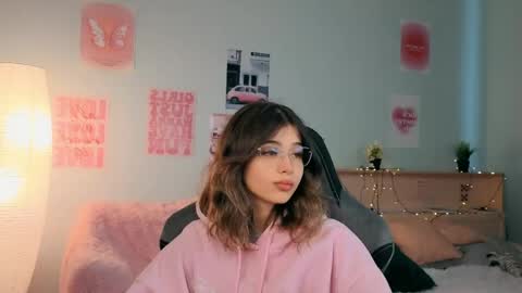 Sara online show from May 3, 1:06 pm