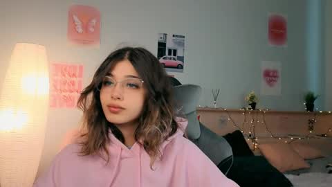 Sara online show from May 4, 1:07 pm