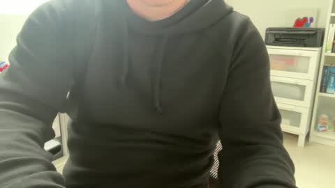 Snapshot of surfstar81 chatting on November 24, 9:42 am surfstar81 online show from November 24, 9:42 am