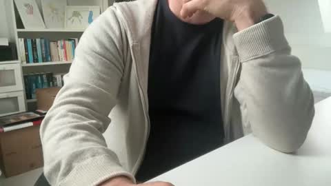 Snapshot of surfstar81 chatting on December 18, 8:53 am surfstar81 online show from December 18, 8:53 am