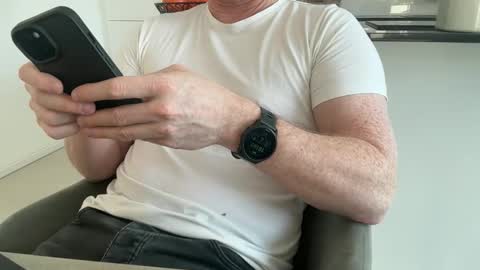 Snapshot of surfstar81 chatting on January 7, 9:56 am surfstar81 online show from January 7, 9:56 am