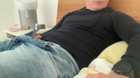 Snapshot of surfstar81 chatting on January 13, 11:26 am surfstar81 online show from January 13, 11:26 am