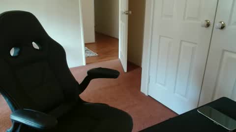 Snapshot of surge_0 chatting on March 11, 8:53 am surge_0 online show from March 11, 8:53 am