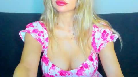 Snapshot of surikiss chatting on September 21, 9:38 pm surikiss online show from September 21, 9:38 pm