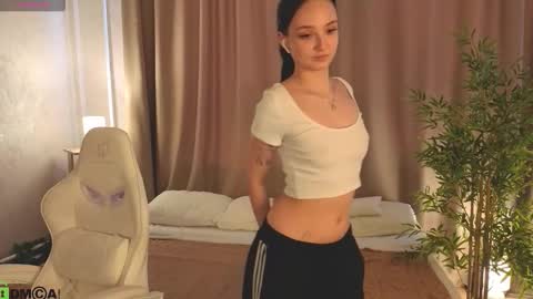 Annie online show from February 20, 6:26 am